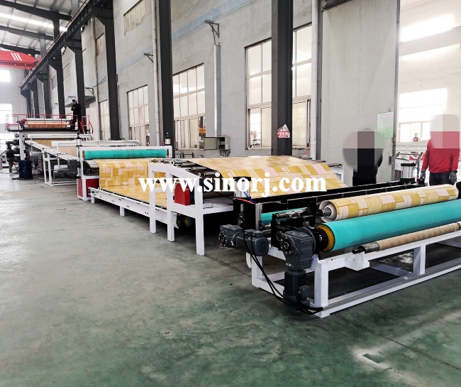 PVC地板革生產(chǎn)線工廠內(nèi)試機