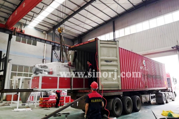 大家早安，新的一天，裝柜開始！越南墻板線條設備2個柜開始啦！ ?Morning. Vietnam PVC wall panel production lines starts loading.