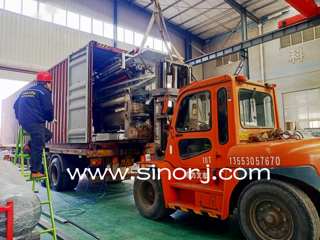 火爆了！?。鴥韧夂苁軞g迎的pvc仿大理石板生產線裝柜發貨中。。。