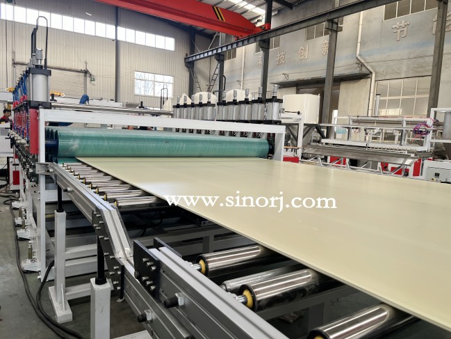 上午試機(jī)2m發(fā)泡板設(shè)備，下午試機(jī)poe床墊生產(chǎn)線，相當(dāng)厲害